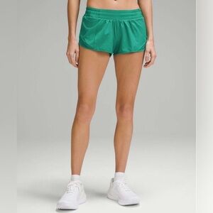 Lululemon Hotty Hot Low-Rise Lined Short 2.5" Cascadia Green Size 2